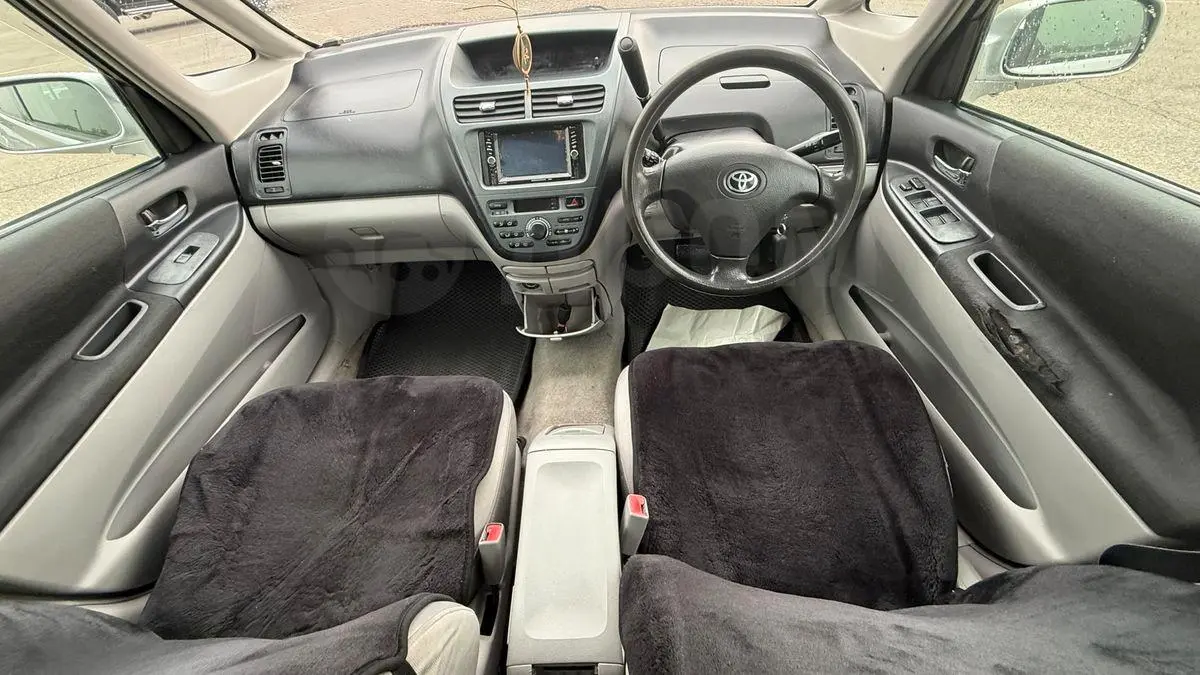 Toyota Opa 2001