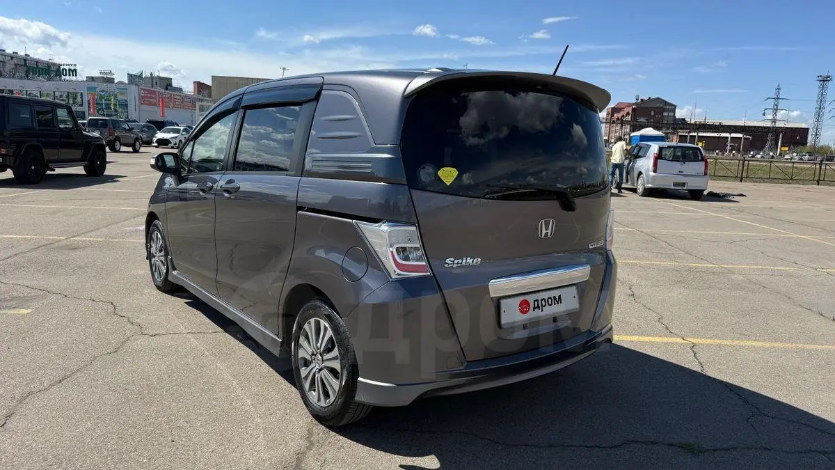 Honda Freed Spike 2014