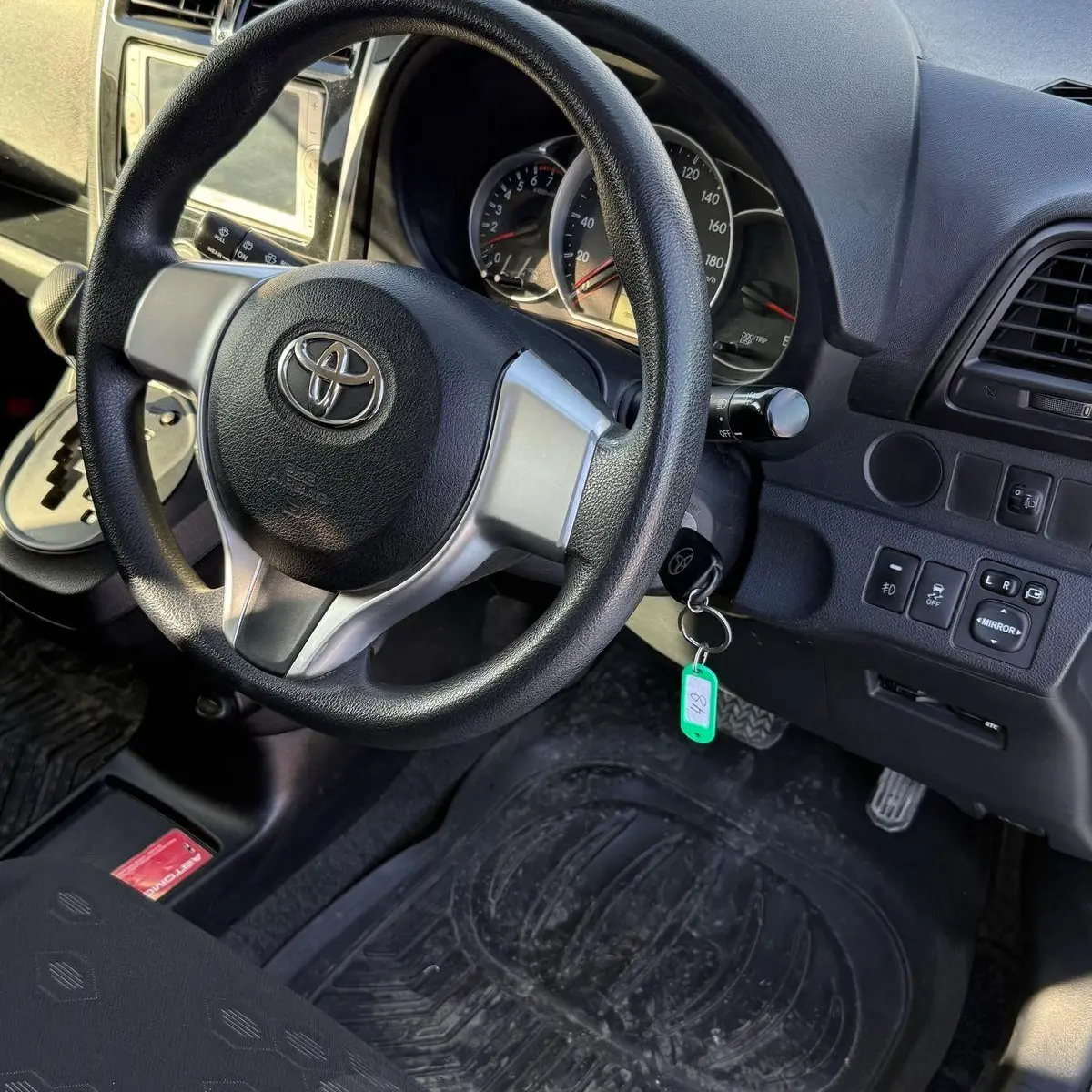 Toyota Ractis 2014