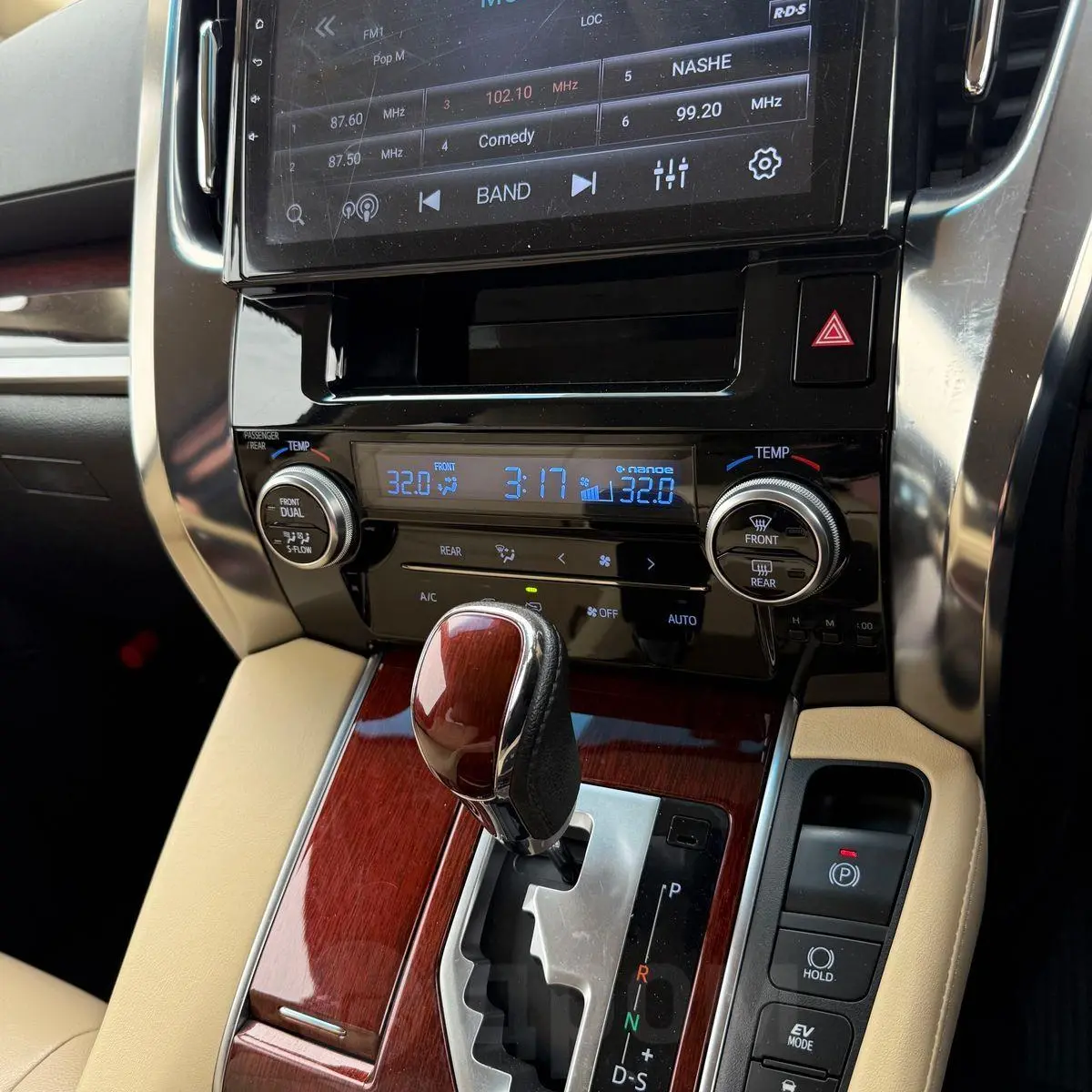 Toyota Alphard 2015