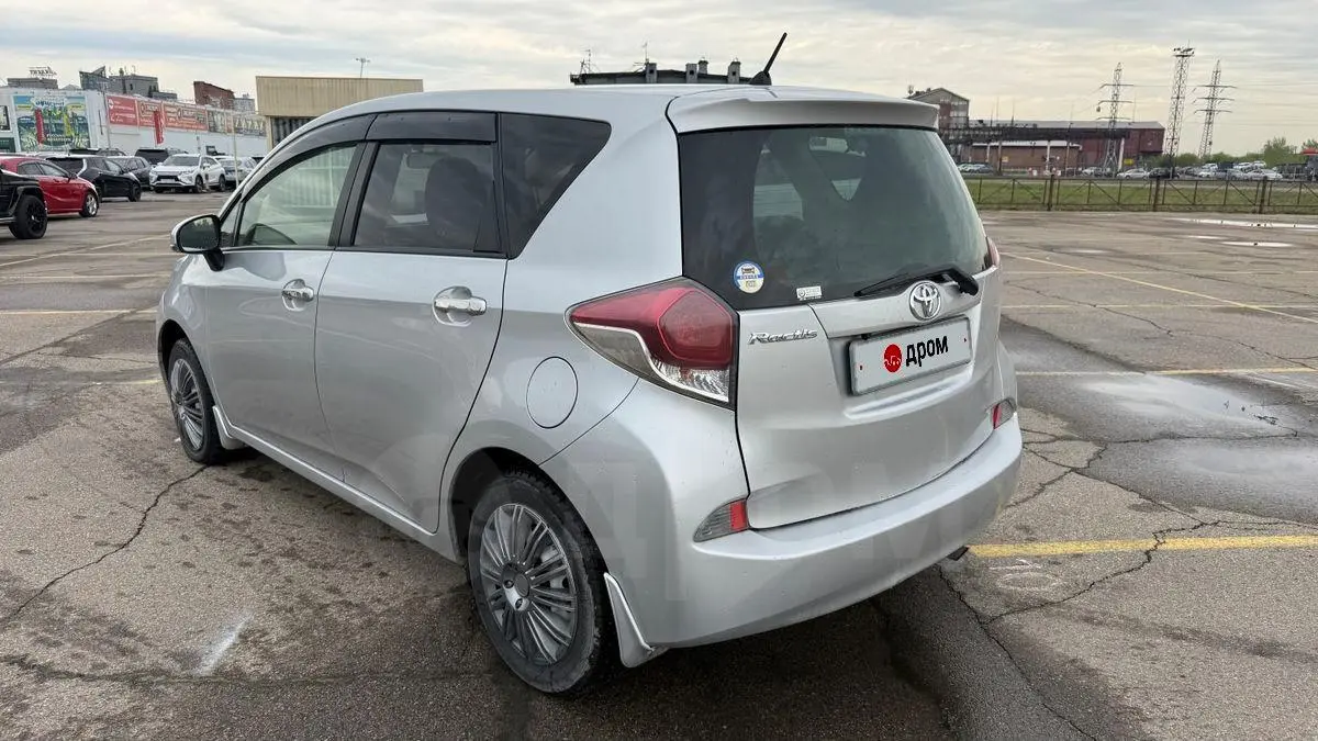 Toyota Ractis 2014
