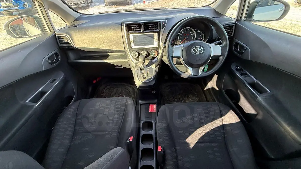 Toyota Ractis 2014