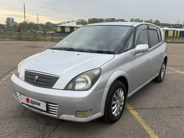Toyota Opa 2001