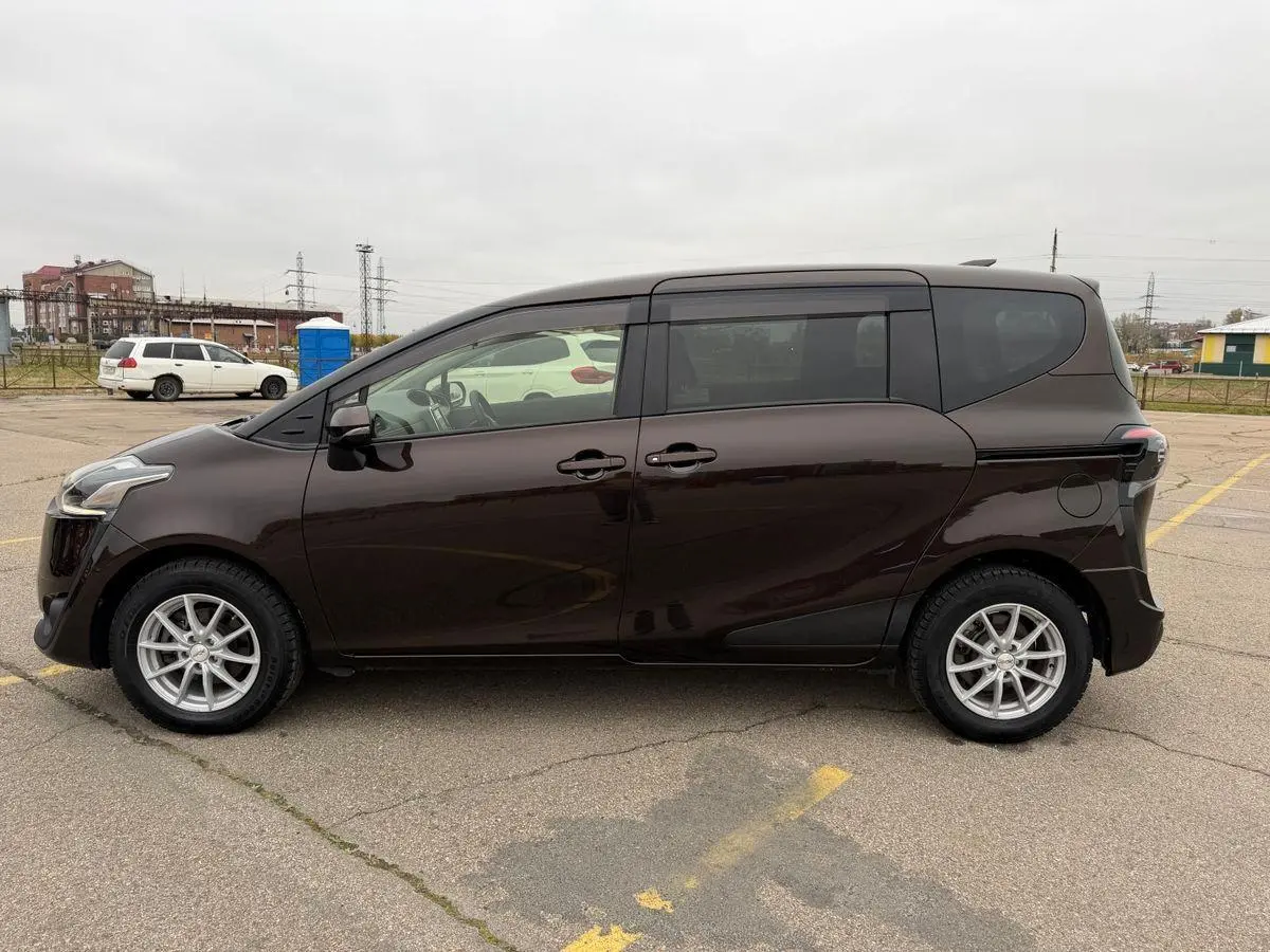 Toyota Sienta 2016