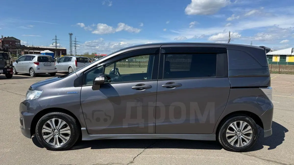 Honda Freed Spike 2014